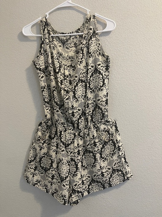 Dresses & Skirts - (New) Women's Black and Cream Sleeveless Printed Roomper